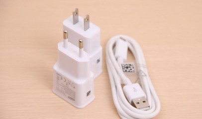 【批發(fā)三星note2 充電器帶數據線 超原裝品質 歐規(guī)/美規(guī) usb快充】價格,廠家,圖片,手機充電器,中山市東鳳鎮(zhèn)躍恒電子廠-